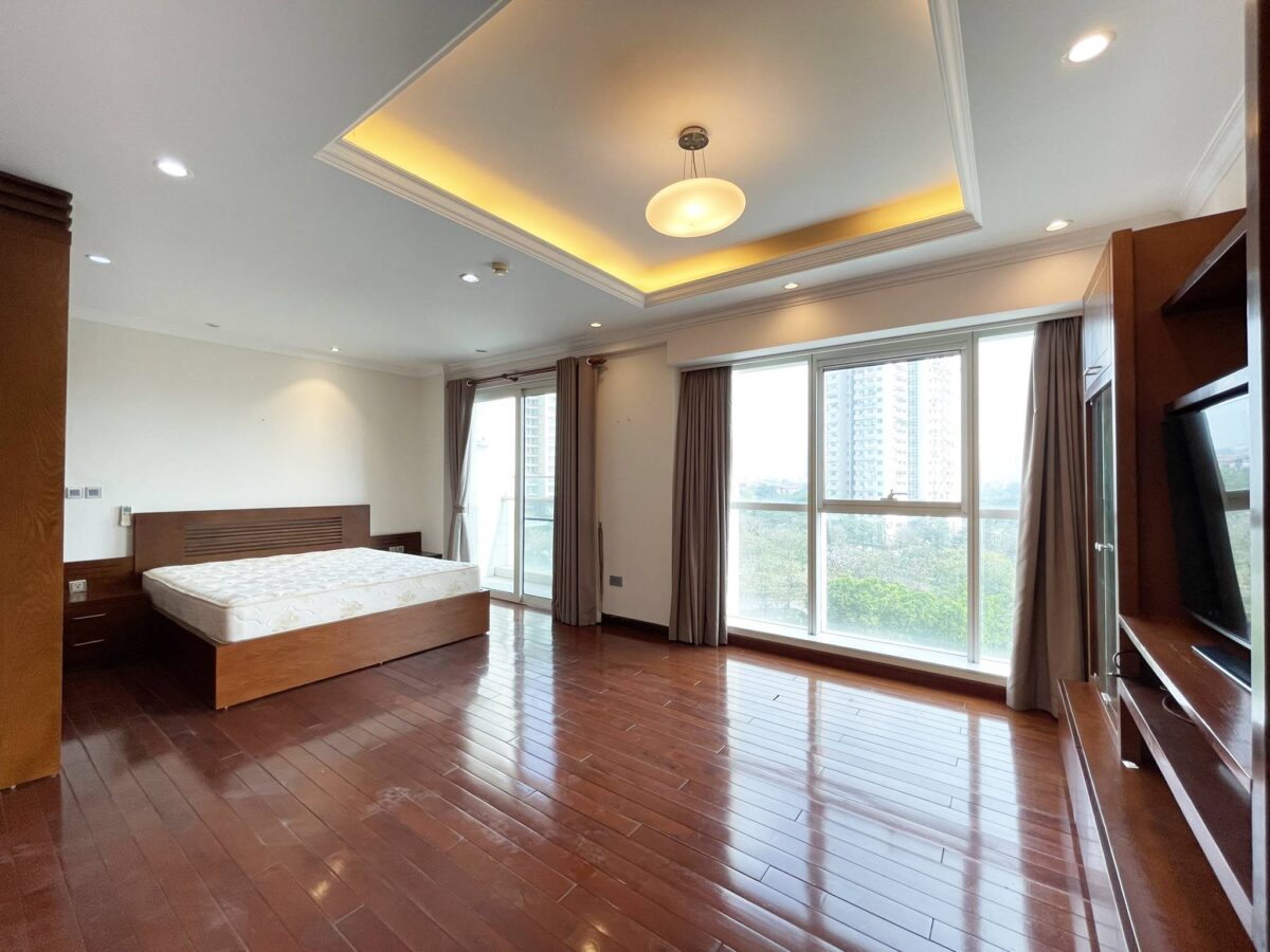 Cozy 153m2 apartment to rent in The Link Ciputra L1 building (38)