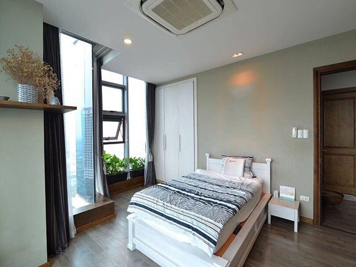 Elegant penthouse for rent in Ciputra Packexim 1 (24)