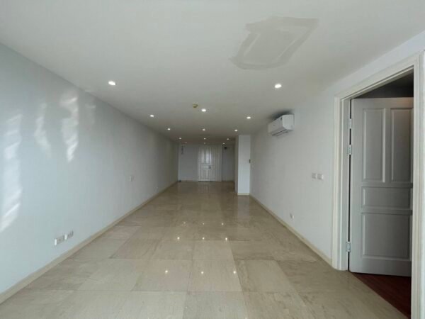 Newly renovated unfurnished apartment for rent in P1 Ciputra (1)