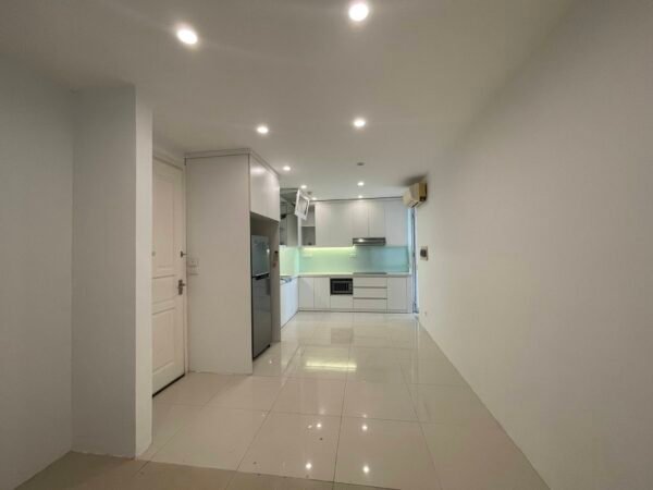 Newly renovated unfurnished apartment for rent in P1 Ciputra (2)