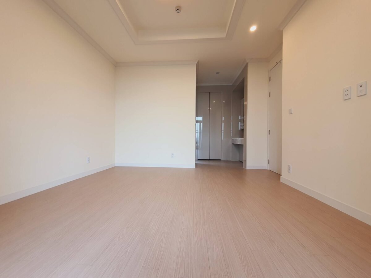 Nice unfurnished apartment to rent in Starlake 901A building (8)