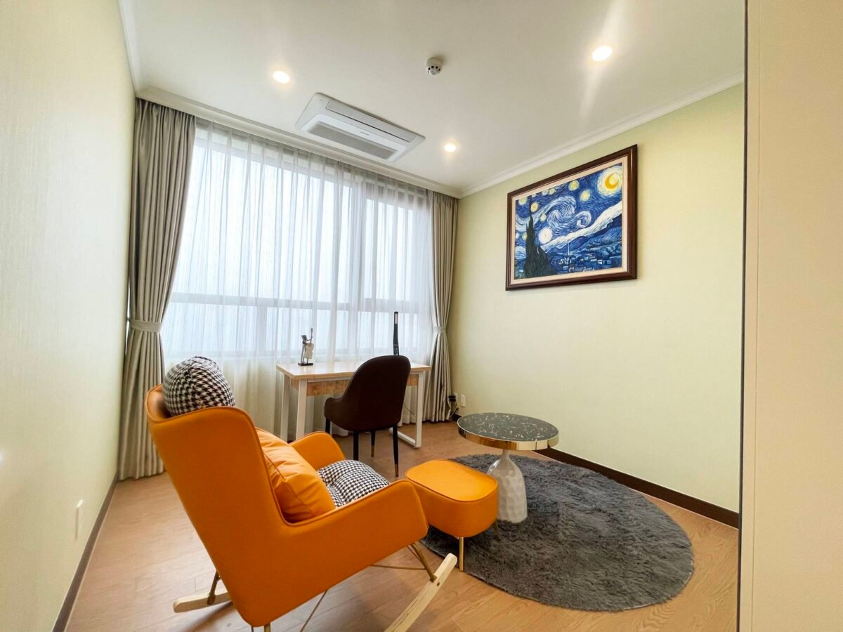 Pretty 3-bedroom apartment for lease in Daewoo Starlake project (14)