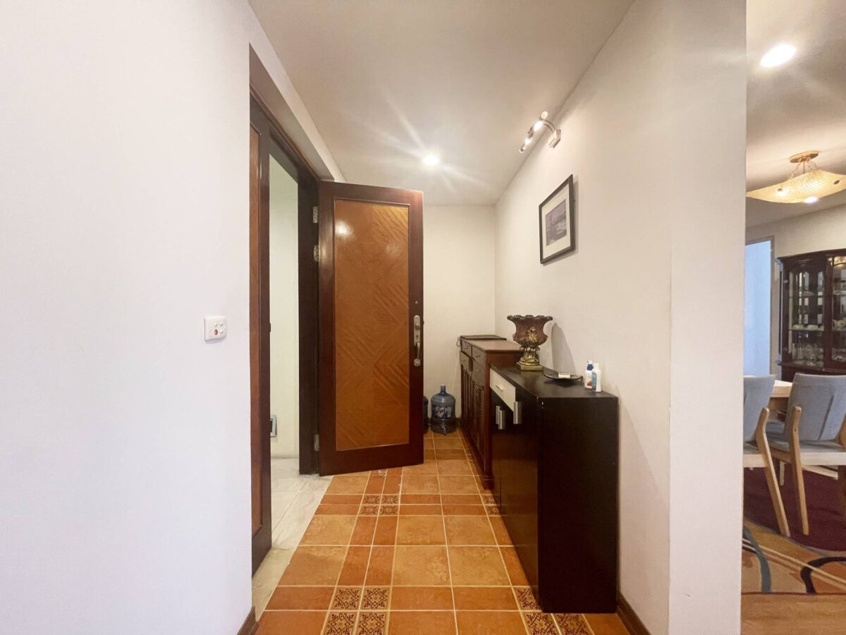 Very cheap 3-bedroom penthouse in Ciputra for rent (29)