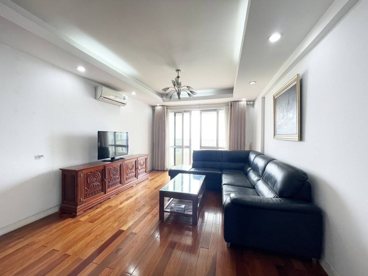 Enormous 182M2 apartment in P2 Ciputra for rent (3)