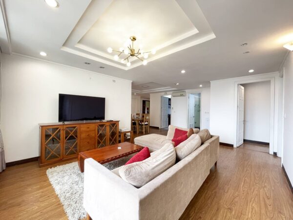 Exquisite 4-bedroom apartment in G2 G3 Ciputra for rent (2)