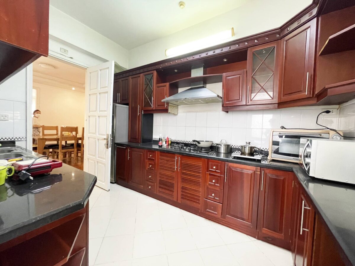 Exquisite 4-bedroom apartment in G2 G3 Ciputra for rent (9)