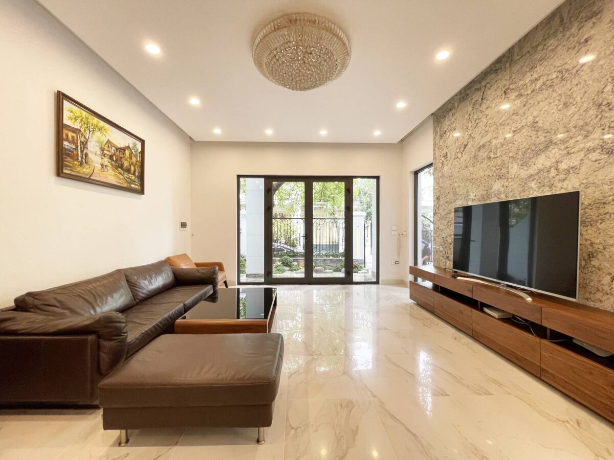 Luxurious Ciputra house for rent close to UNIS Hanoi (10)