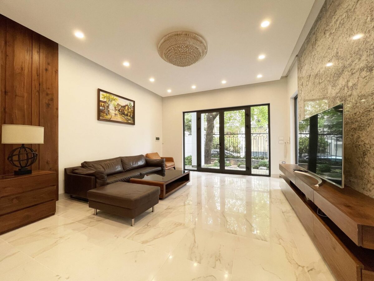 Luxurious Ciputra house for rent close to UNIS Hanoi (9)