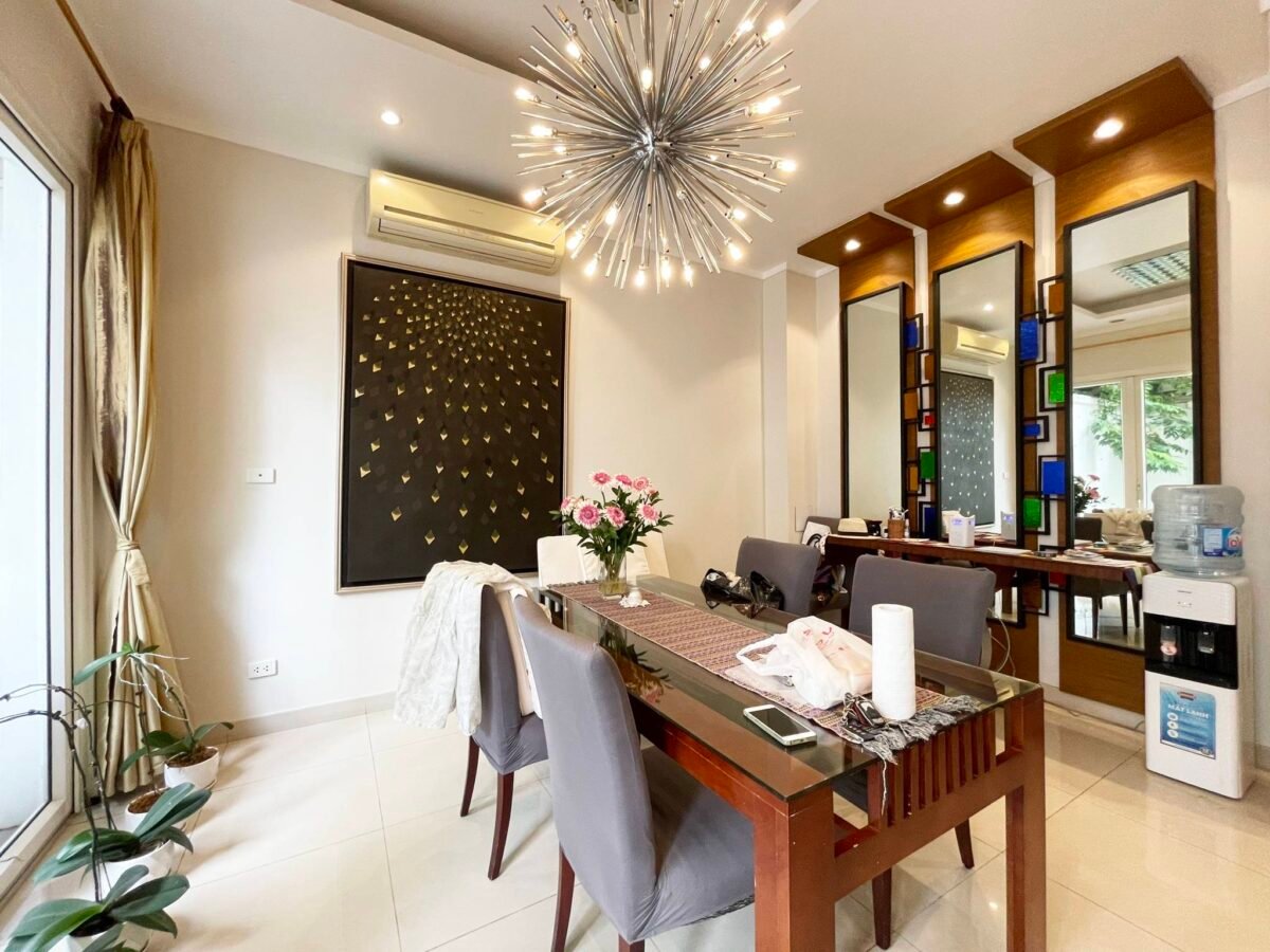Magnificent corner house for rent in T Ciputra (10)