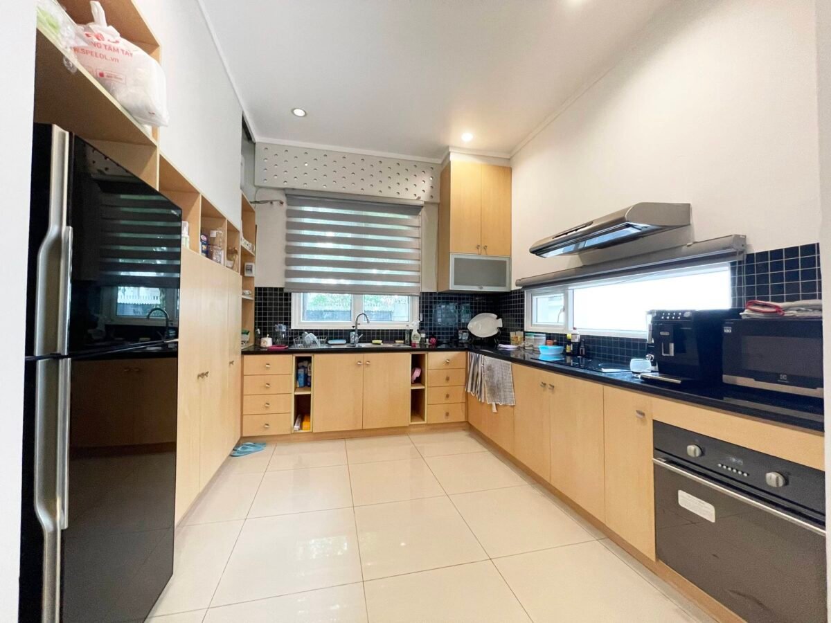 Magnificent corner house for rent in T Ciputra (11)