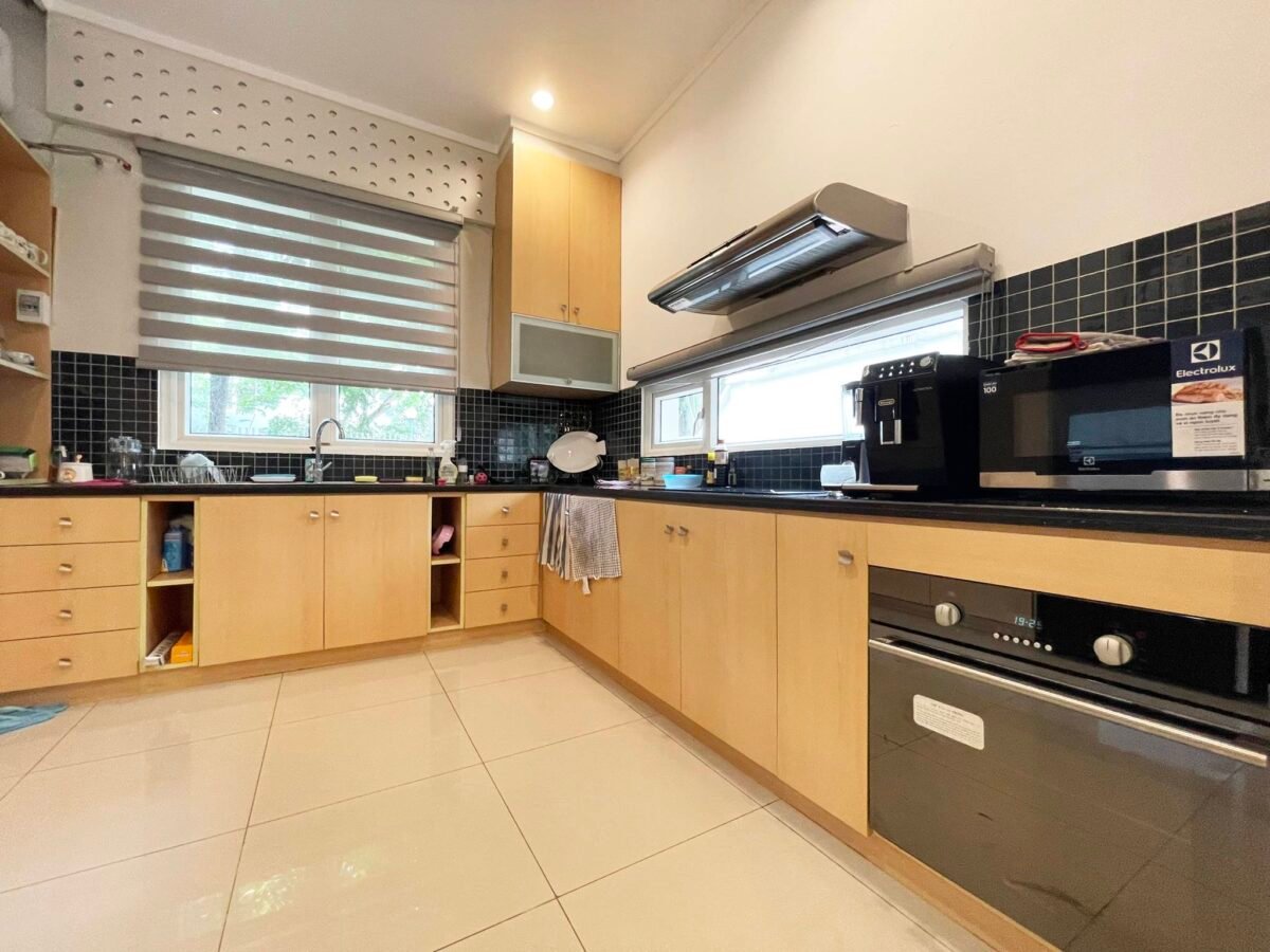 Magnificent corner house for rent in T Ciputra (13)
