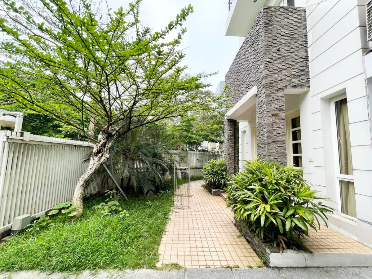 Magnificent corner house for rent in T Ciputra (2)