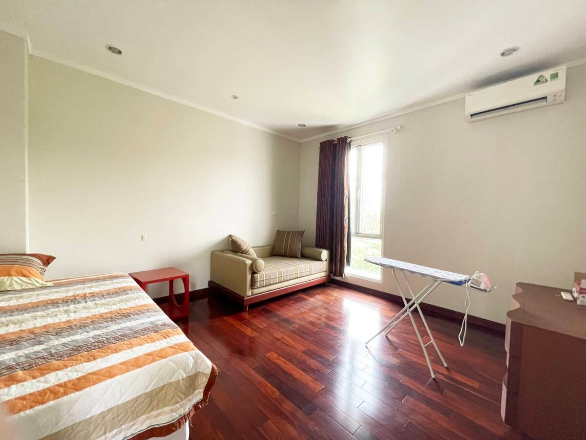 Magnificent corner house for rent in T Ciputra (28)