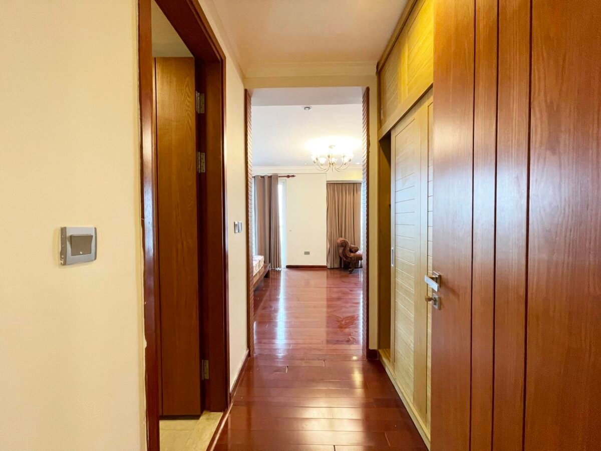 Big 154 sqm flat for rent in apartment L1 Ciputra (20)