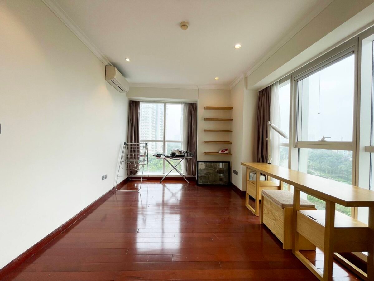 Big 154 sqm flat for rent in apartment L1 Ciputra (28)