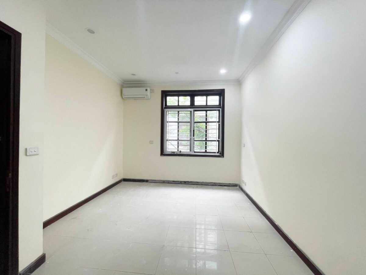 Old French-style villa to rent in D block, Ciputra Hanoi (11)