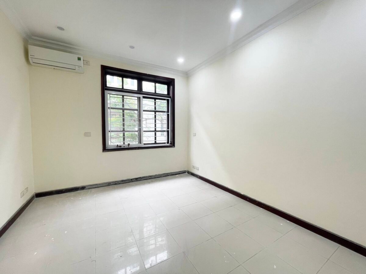 Old French-style villa to rent in D block, Ciputra Hanoi (12)