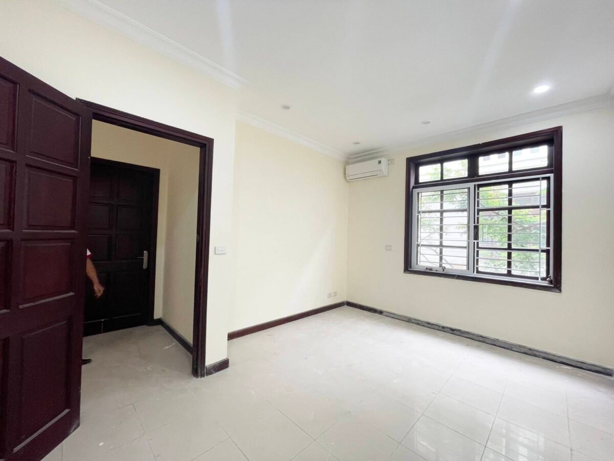Old French-style villa to rent in D block, Ciputra Hanoi (14)