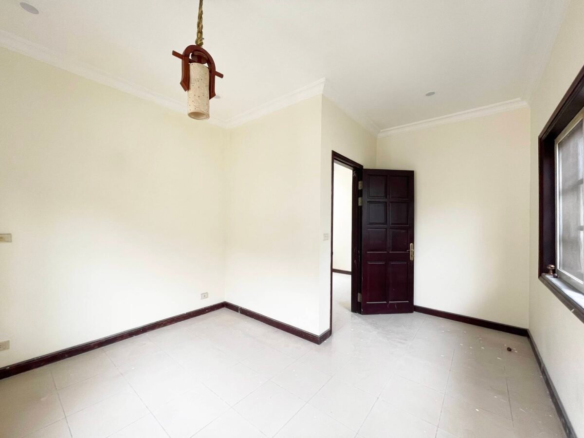 Old French-style villa to rent in D block, Ciputra Hanoi (19)