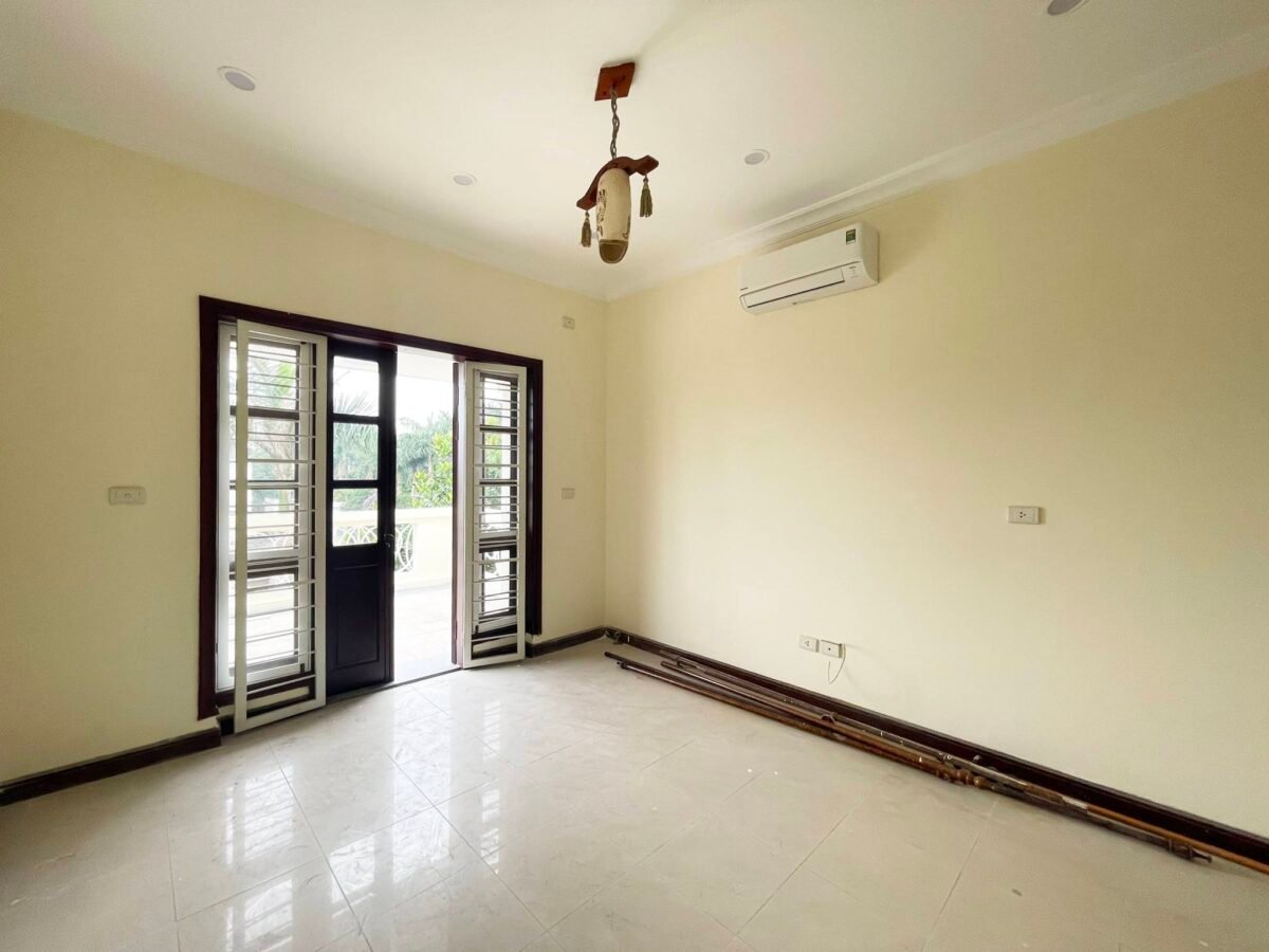 Old French-style villa to rent in D block, Ciputra Hanoi (22)