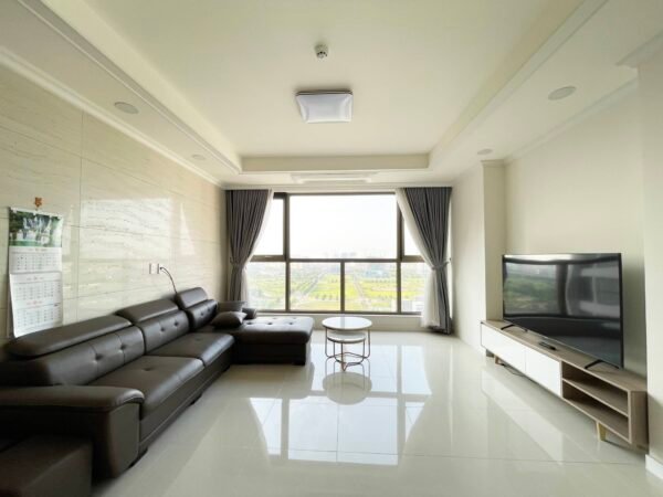 Pretty 3-bedroom apartment in 901B Starlake for rent (1)