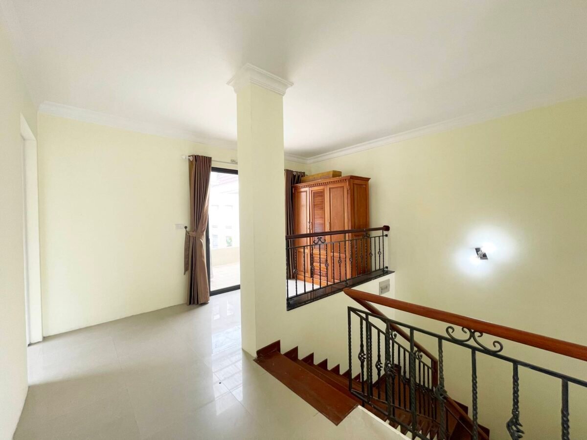 Unfurnished 180M2 villa in T2 Ciputra to rent (34)