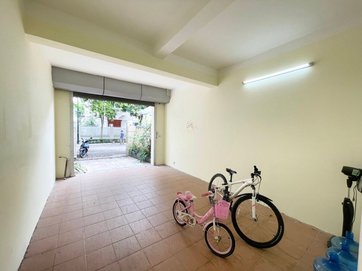 Unfurnished 180M2 villa in T2 Ciputra to rent (7)