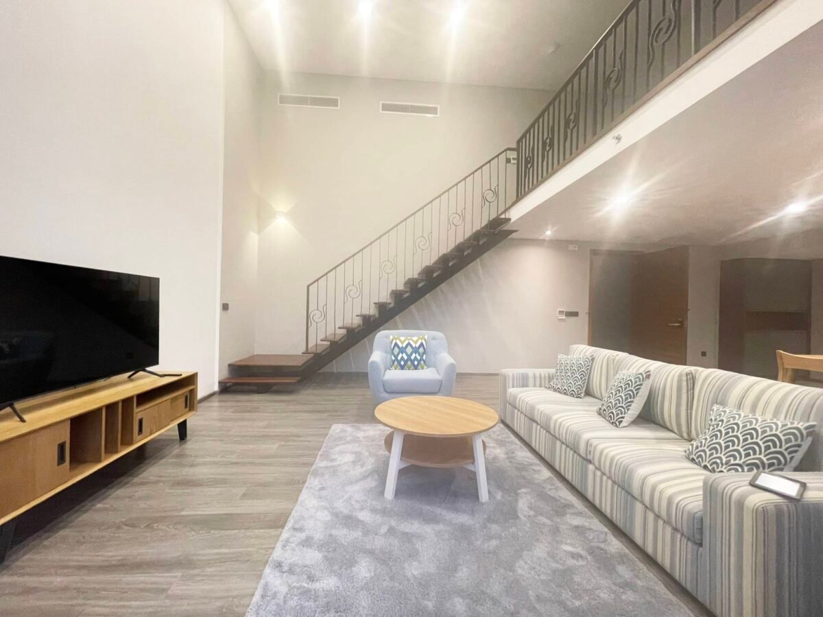 Modern 1-bedroom apartment to rent in Pentstudio (2)