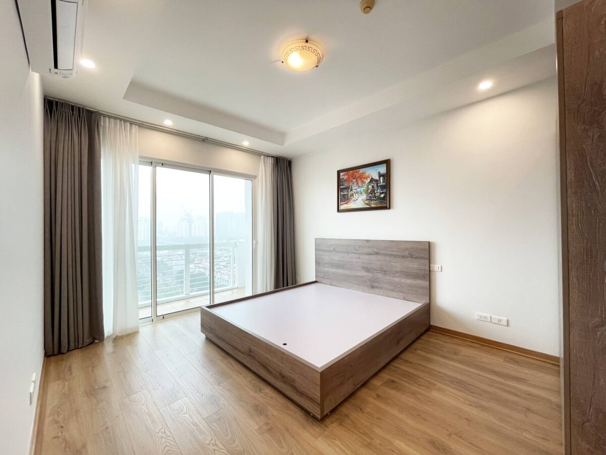 Unbelievably beautiful apartment for rent in E4 Ciputra (18)