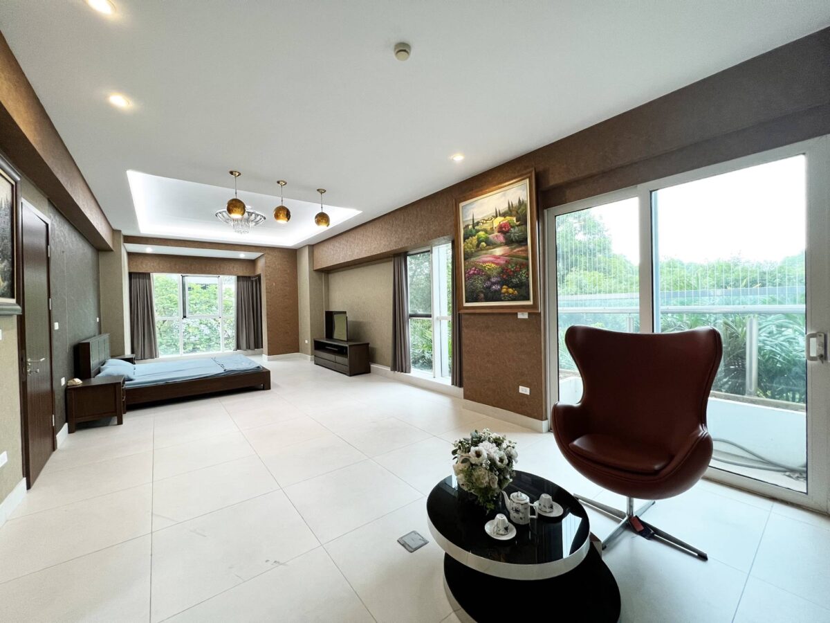 Awesome 4- bedroom apartment in The Link Ciputra for rent (12)