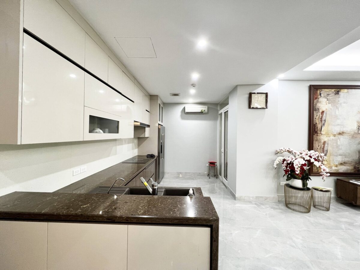 Awesome 4- bedroom apartment in The Link Ciputra for rent (8)