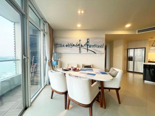 Awesome million-dollar view apartment in Watermark for rent (2)