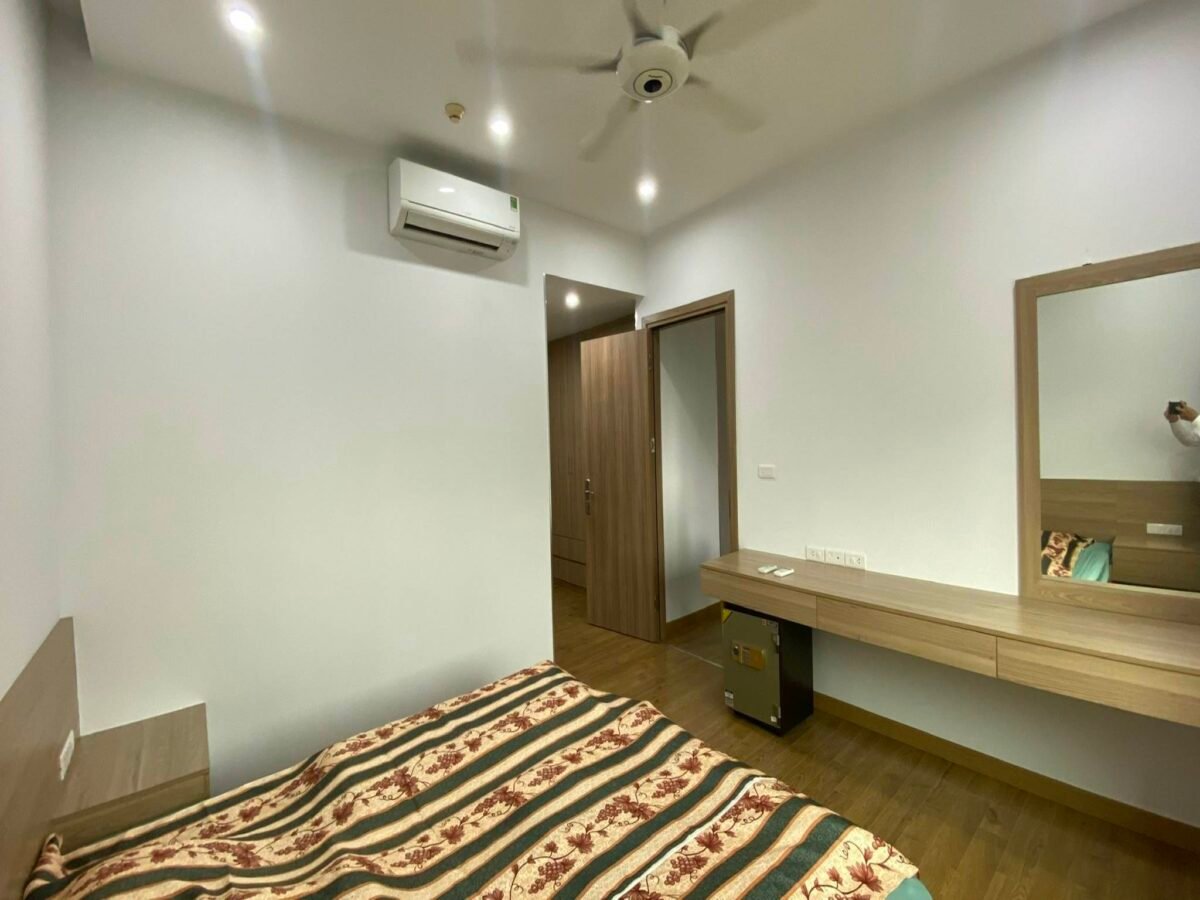 Big 3 bedrooms in Ciputra for rent (12)