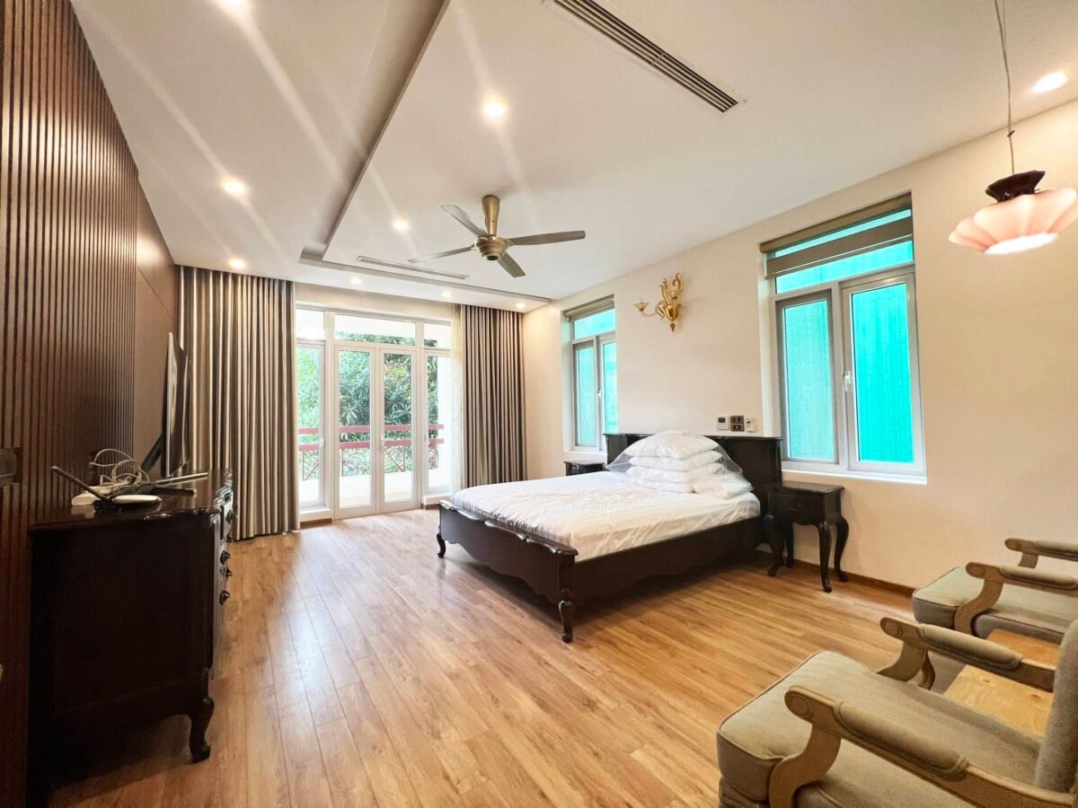 Big well-renovated 6-bedroom house in T Ciputra for rent (16)