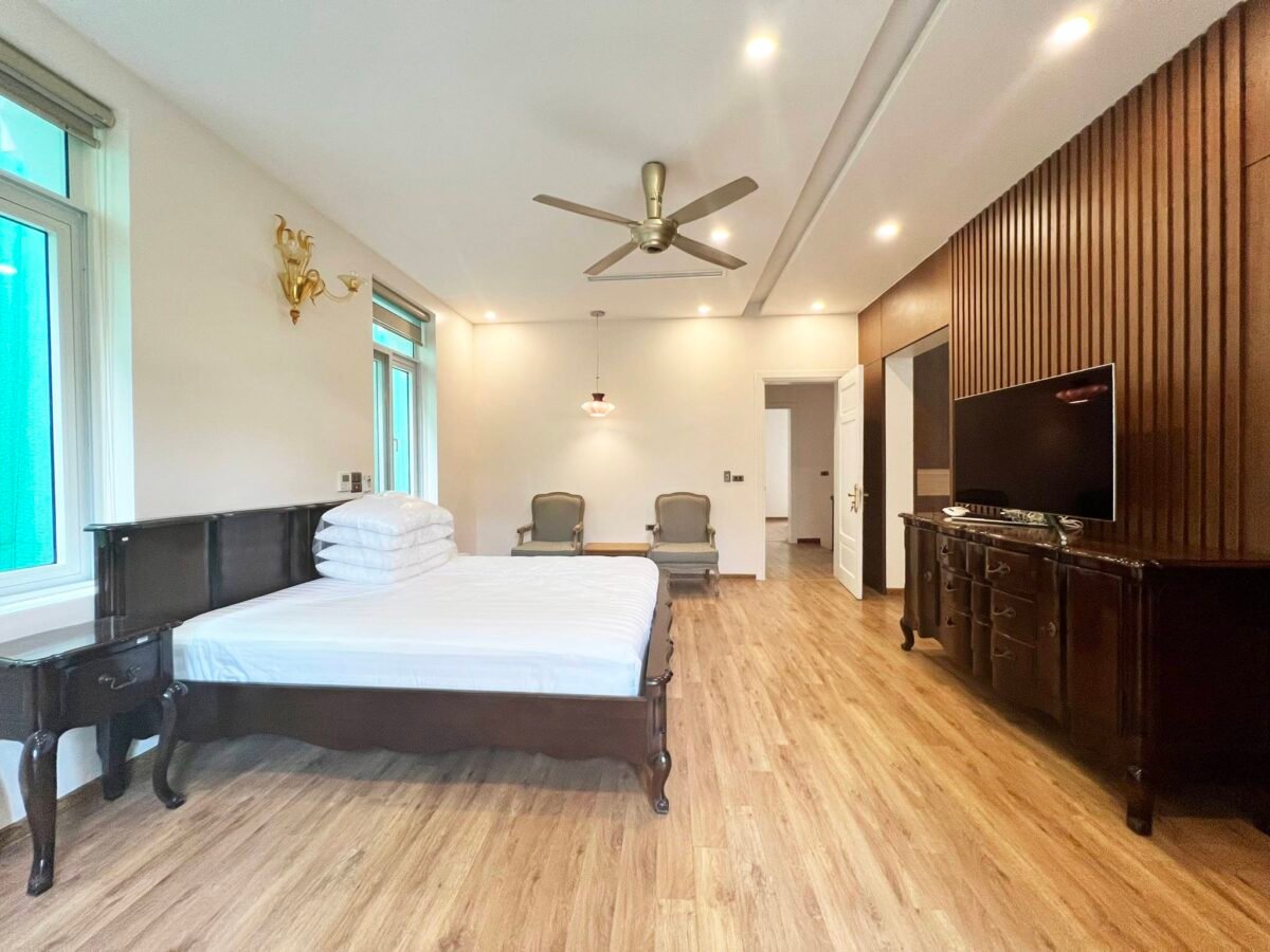 Big well-renovated 6-bedroom house in T Ciputra for rent (17)