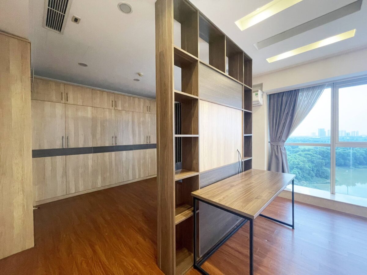 Giant 267SQM apartment for rent in The Link L2 Ciputra (19)