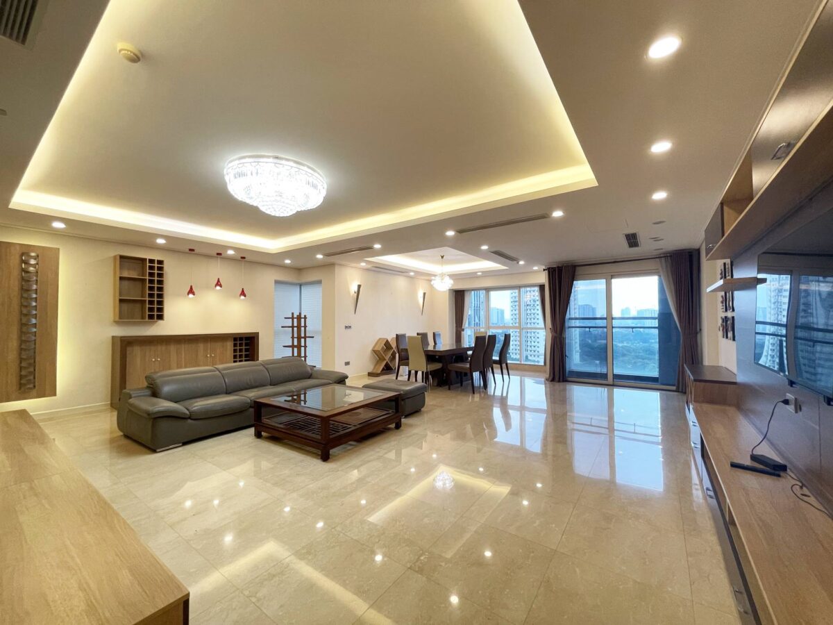 Giant 267SQM apartment for rent in The Link L2 Ciputra (3)