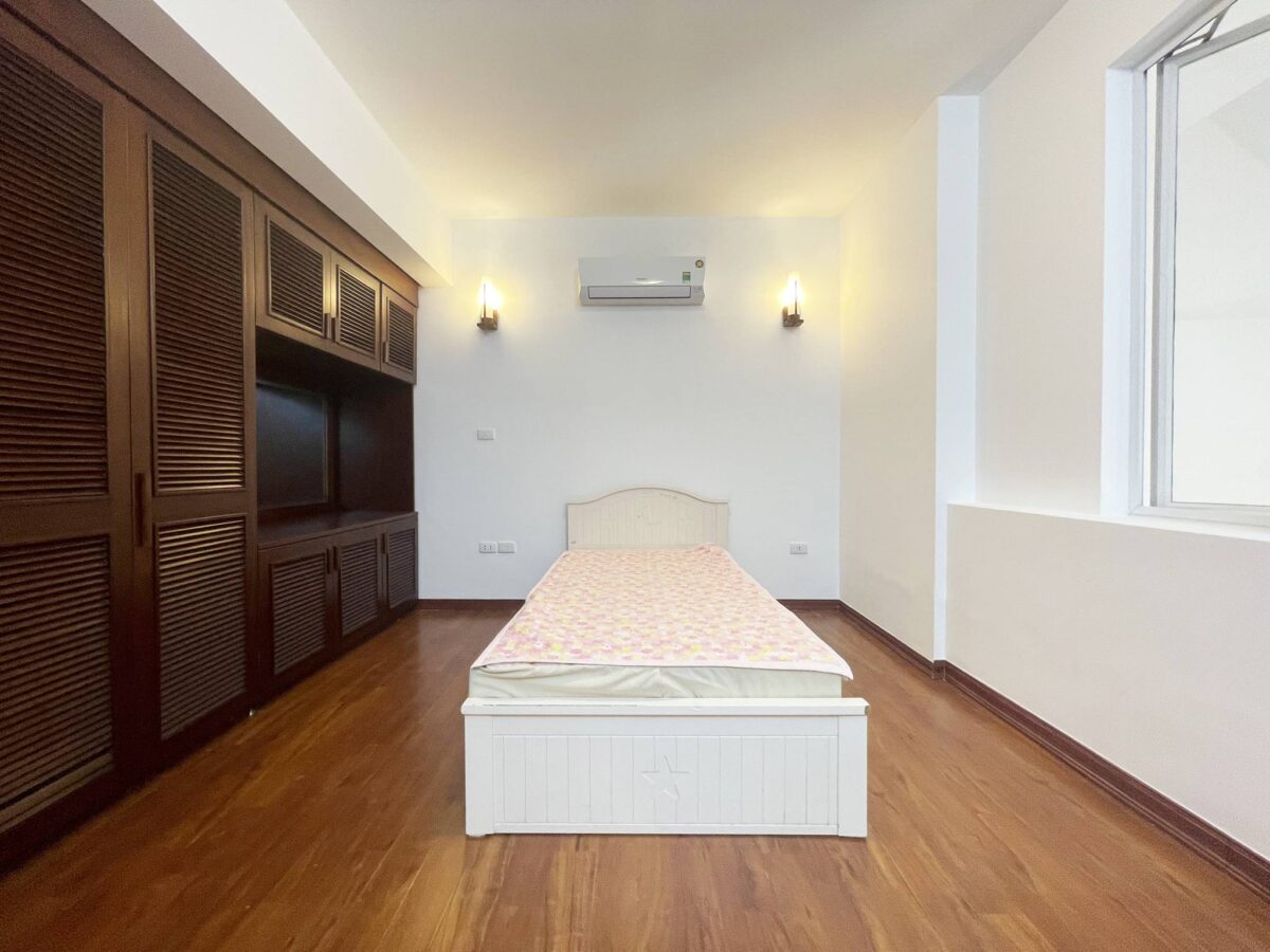 Nice 3BRs penthouse for rent in Ciputra (14)