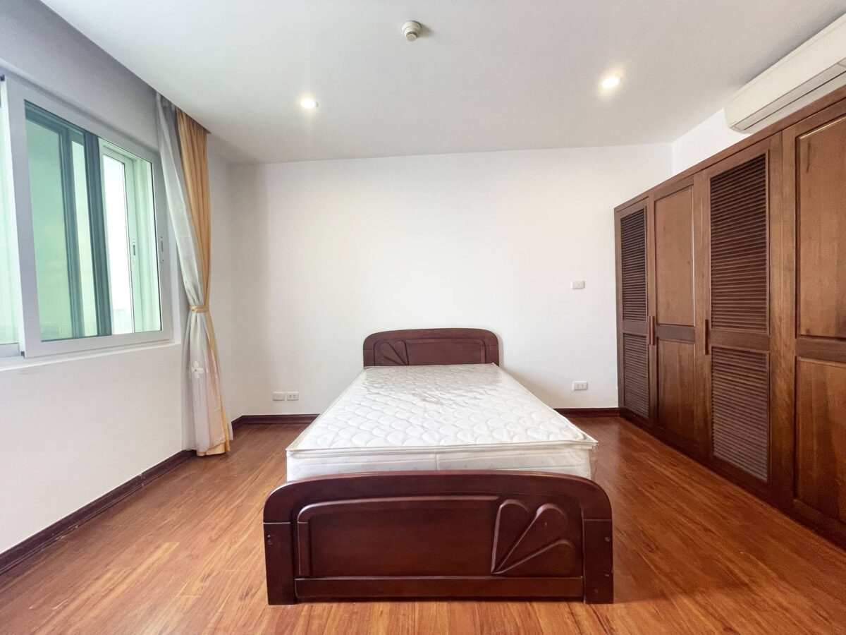 Nice 3BRs penthouse for rent in Ciputra (15)