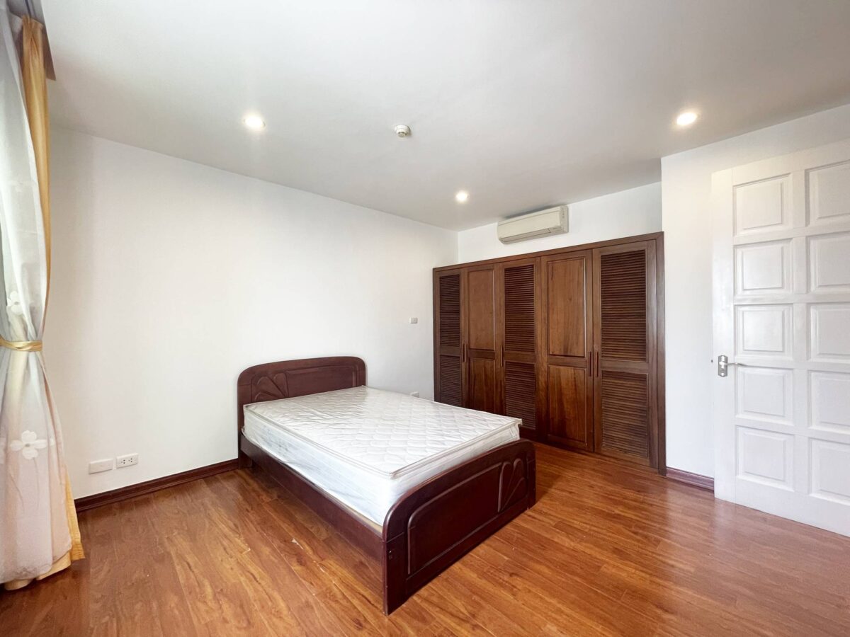 Nice 3BRs penthouse for rent in Ciputra (17)