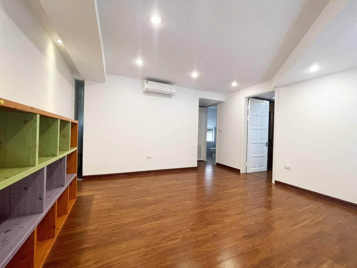 Nice 3BRs penthouse for rent in Ciputra (23)