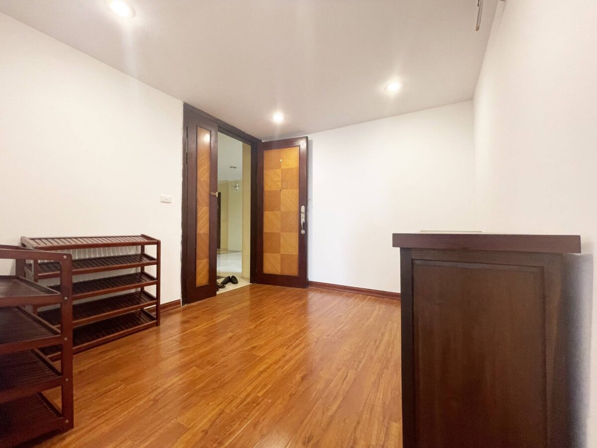 Nice 3BRs penthouse for rent in Ciputra (32)