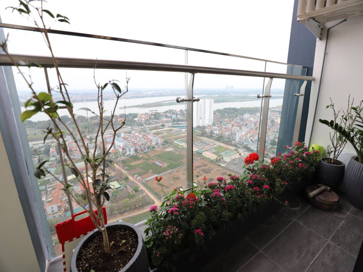 River-view duplex apartment in S2 Sunshine City for rent (13)