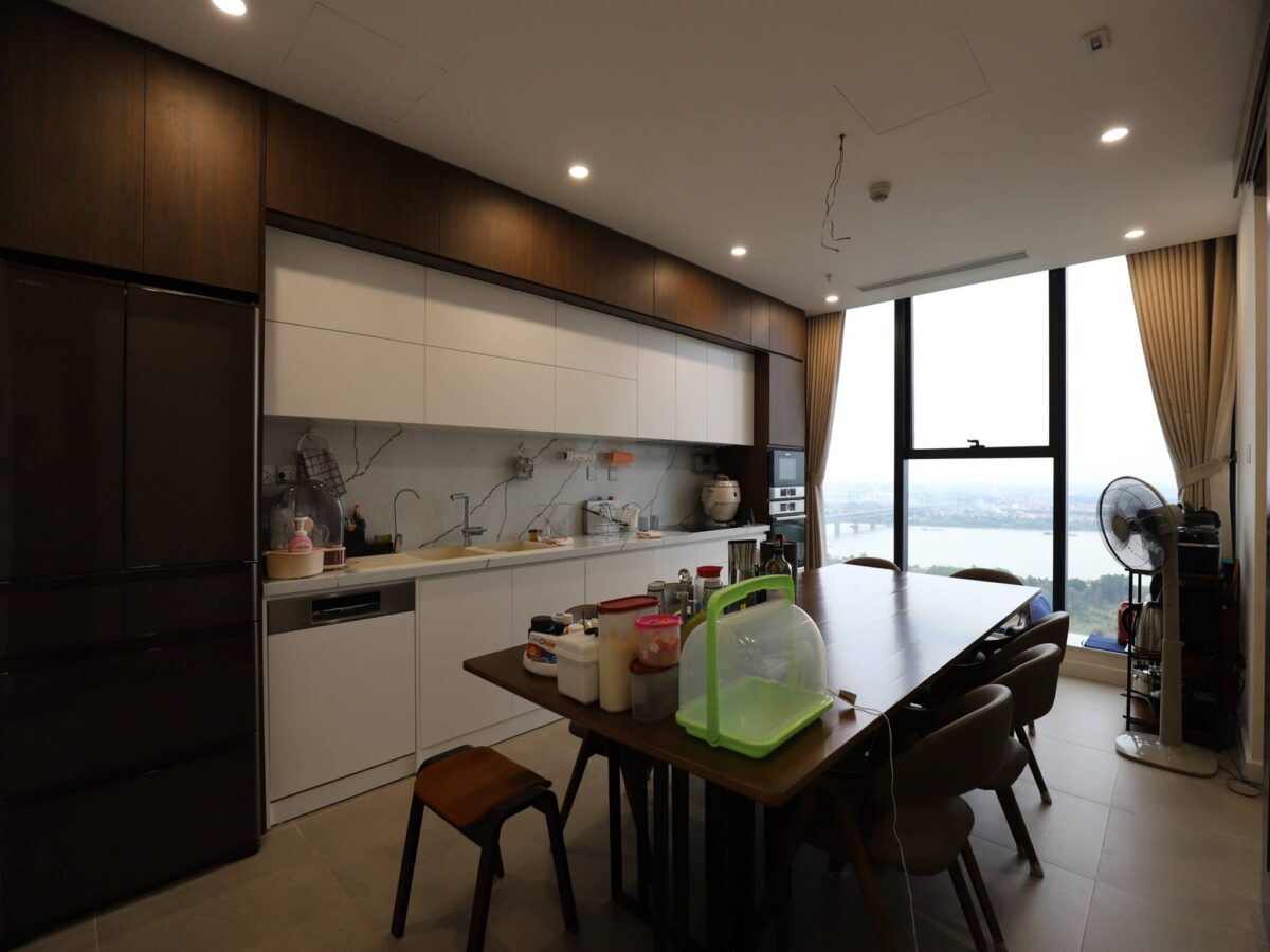 River-view duplex apartment in S2 Sunshine City for rent (3)