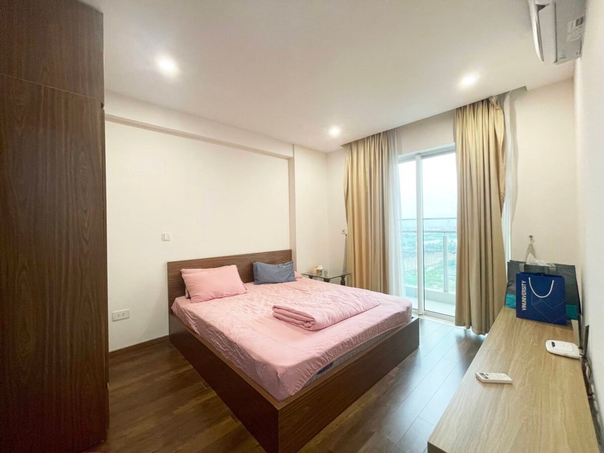 Inexpensive golf-view 114SQM apartment for rent in L4 Ciputra (8)