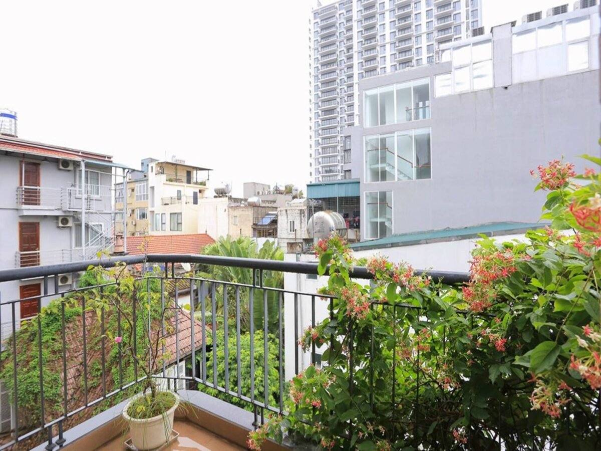 Large balcony serviced apartment in Tay Ho street for rent (2)