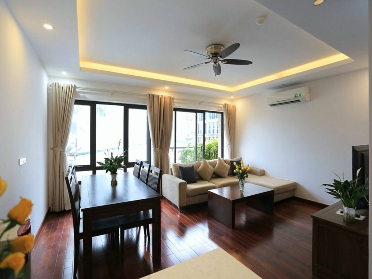 Large balcony serviced apartment in Tay Ho street for rent (7)