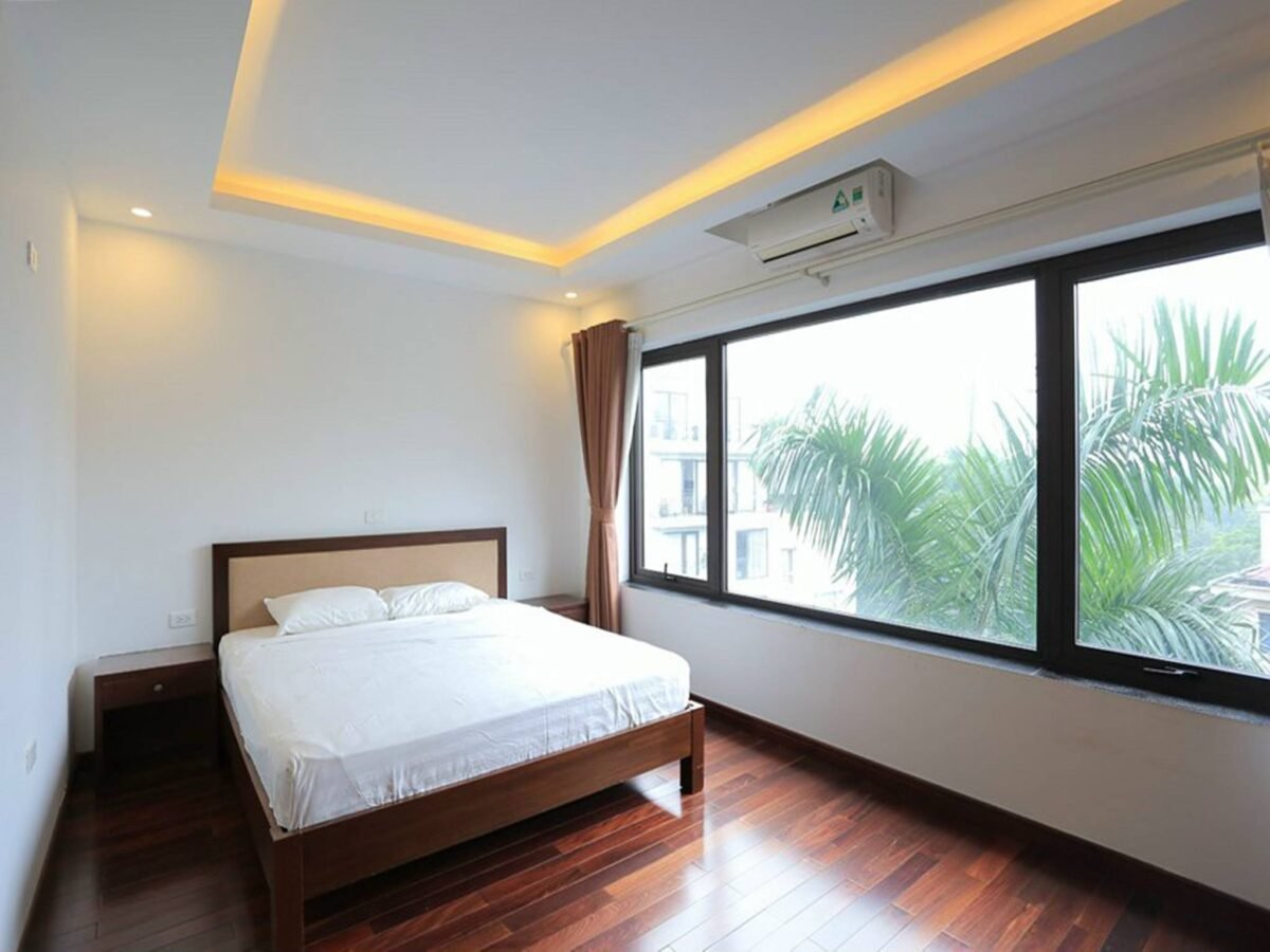 Large balcony serviced apartment in Tay Ho street for rent (9)
