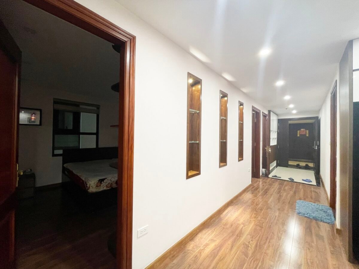 Luxurious 3BRs apartment in 59 Xuan Dieu for rent (6)