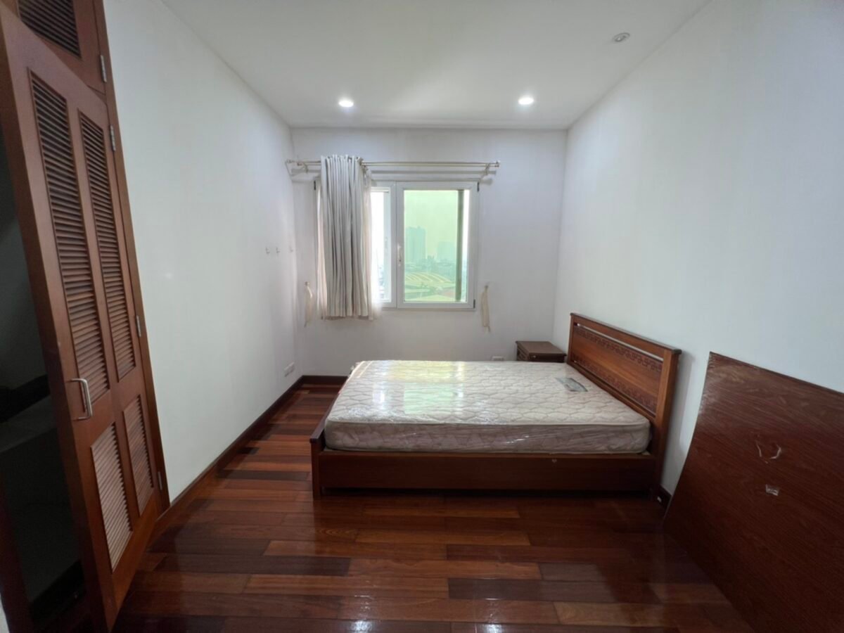 Nice 3BRs apartment in E5 Ciputra for rent (10)